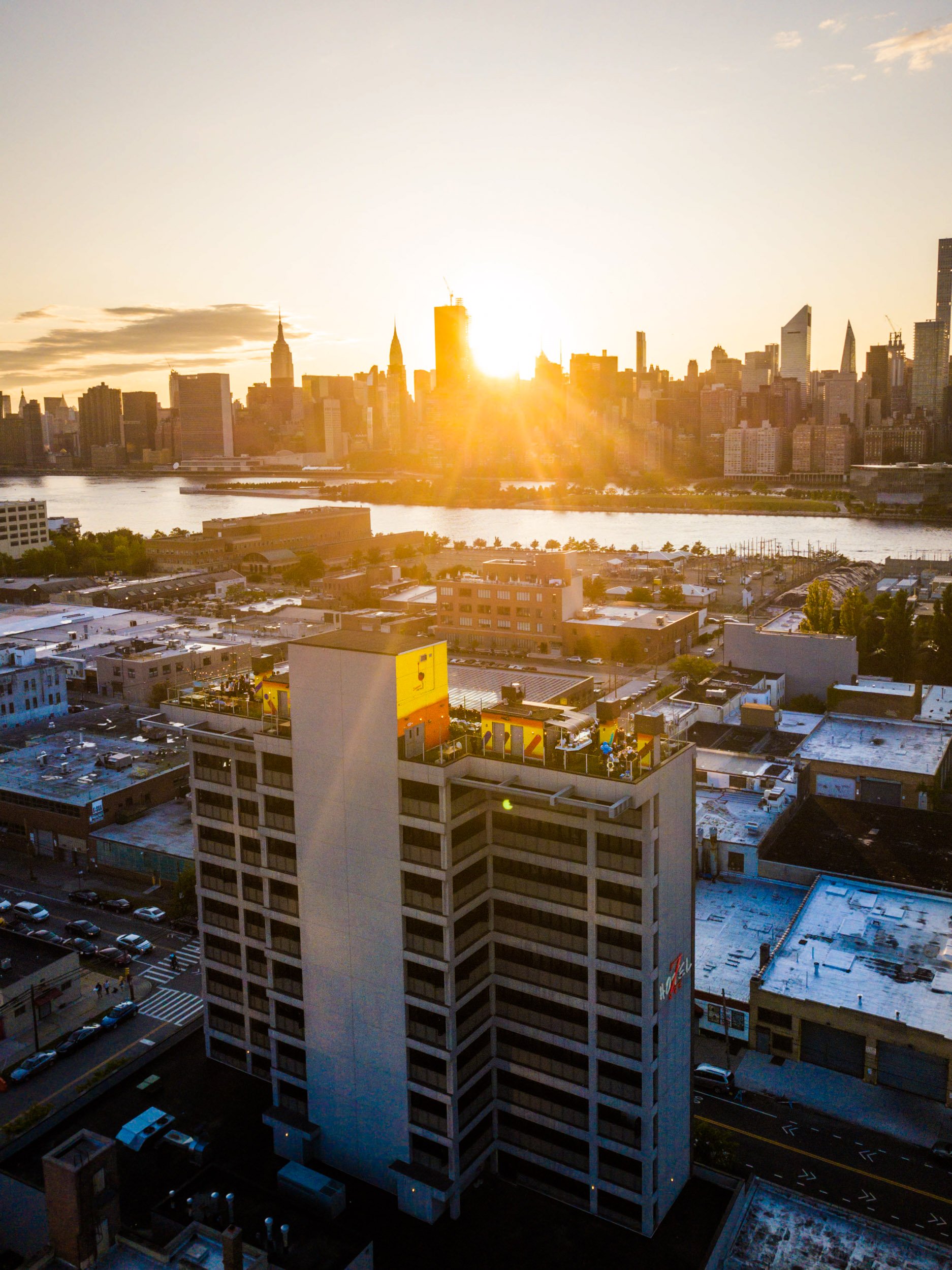 Savanna Rooftop - NYC Skyline Sunset View